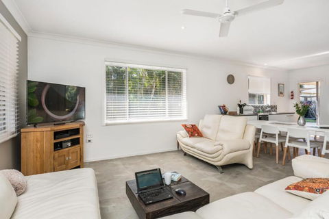 A SWEET ESCAPE Carefree Beach Home - NT Tourism 5