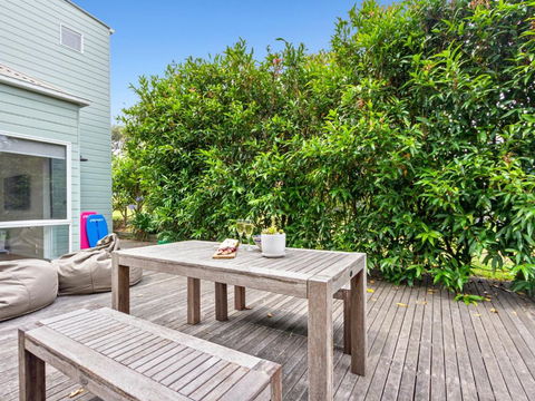 The Boathouse Comfortable Beachfront Home - NT Tourism 4