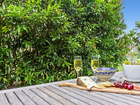 The Boathouse Comfortable Beachfront Home - NT Tourism 2
