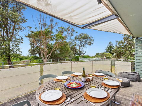The Boathouse Comfortable Beachfront Home - NT Tourism 1