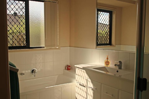 Banksia & Acacia Apartments - Accommodation NT 5