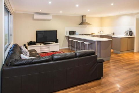 Eagle Bay Beach House - NT Tourism 4