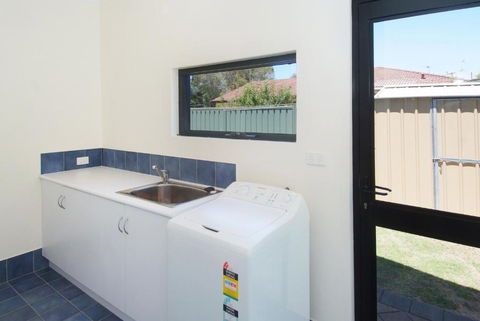 Quiet Cottage - Accommodation NT 4