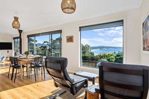 GRANITE BEACH HOUSE At Bay Of Fires - Accommodation NT 5