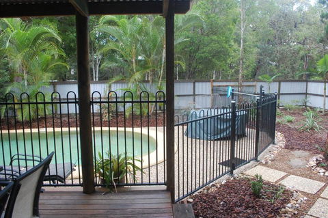 1 Naiad Court Lowset Family Home With Swimming Pool & Covered Deck. Pet Friendly - Accommodation NT 4