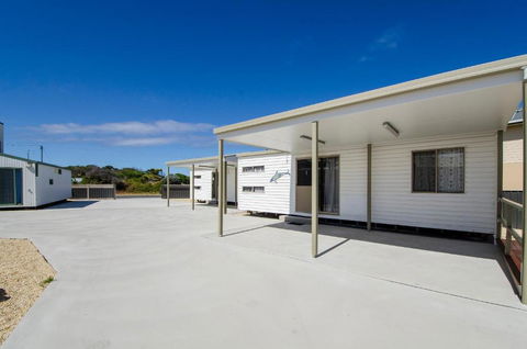 Rocks Retreat Cabin Dolphin - Accommodation NT 2