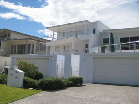 Ultimate Beach House 19a Graham Street Views Peace & Quiet - NT Tourism 4