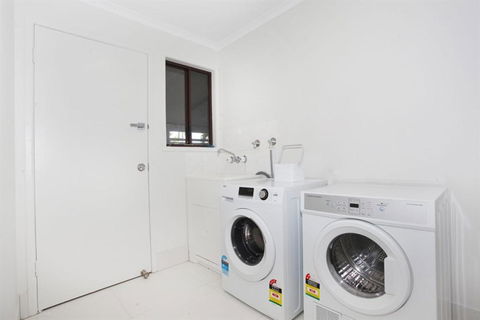 FABULOUS HOLIDAY HIDEAWAY COOLUM BEACH - Accommodation NT 5