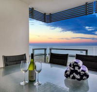 Oceana Darwin Central Oceanfront 3 bedroom 2 Lounge Room Pool Gym Tennis Court Sleeps 9 - Accommodation NT