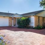 1 / 4 Huntly Close - Accommodation NT 0