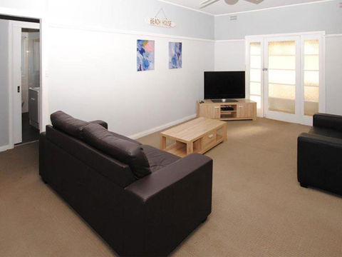59 Wharf Street Opposite Bowling Club - Accommodation NT 4