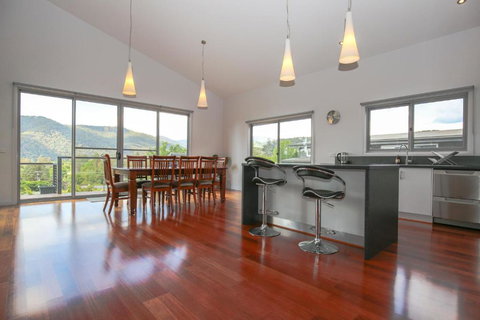 Leader Views - Accommodation NT 6