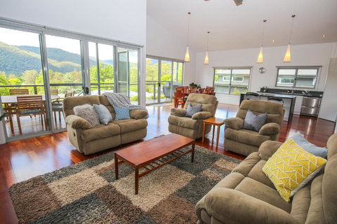 Leader Views - Accommodation NT 5