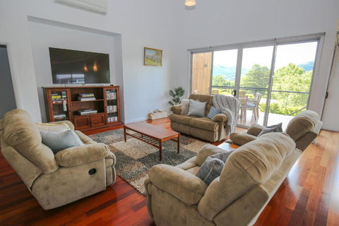 Leader Views - Accommodation NT 4