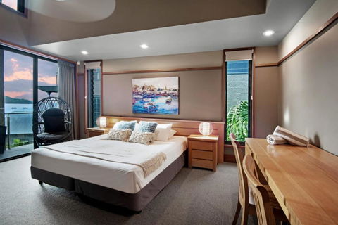 Yacht Club Villa 33 Serenity 4 Bedroom 4 Bathroom House Ocean Views 2 Buggies - Accommodation NT 1