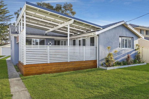 Blue Summer House - NT Tourism 1