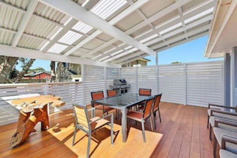 Blue Summer House - NT Tourism 0