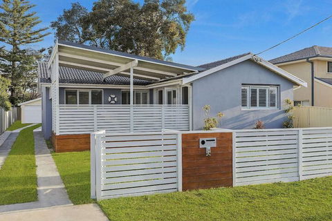 Blue Summer House - NT Tourism 2