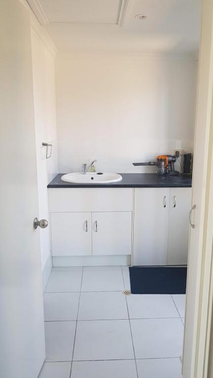 Island Waterfront Getaway WiFi - NT Tourism 1