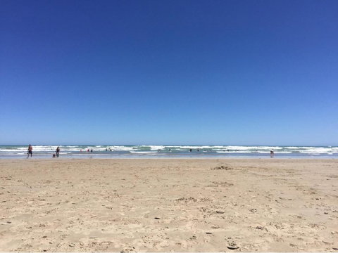 Island Waterfront Getaway WiFi - NT Tourism 6