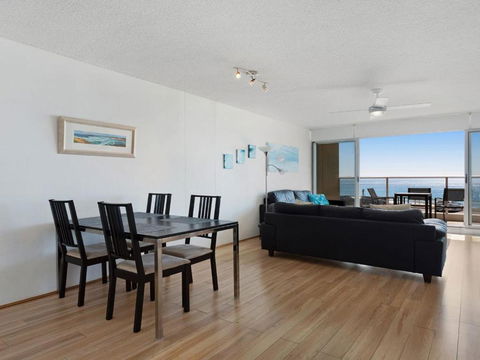 Oceanic 2 On Main Beach! - Accommodation NT 4