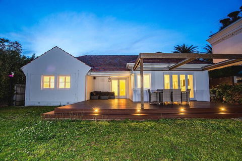 Ultimate Sandringham Beach Front Luxury House - NT Tourism 1