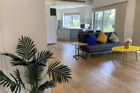 Delicate Bundoora Townhouse 10 - NT Tourism 4
