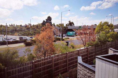 Delicate Bundoora Townhouse 10 - NT Tourism 7