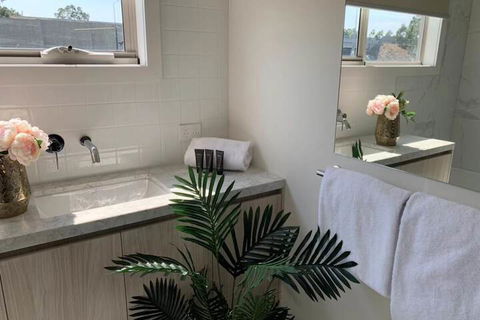 Delicate Bundoora Townhouse 10 - NT Tourism 1