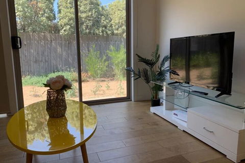 Delicate Bundoora Townhouse 10 - NT Tourism 5