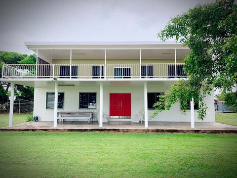 Holiday Rental Huge House With Beach Views - Accommodation NT 3