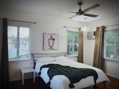 Holiday Rental Huge House With Beach Views - Accommodation NT 6