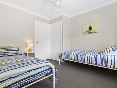 HILLTOP HAVEN In MOLLYMOOK - Accommodation NT 6