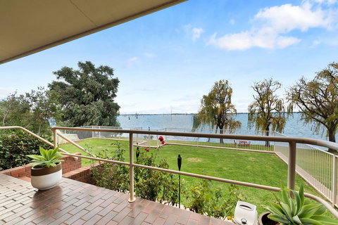 Lakeside Landing - Waterfront - Accommodation NT 5
