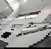 Lakeside Landing - Waterfront - Accommodation NT