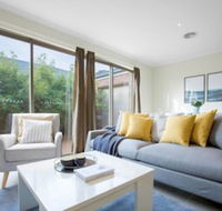 Spacious Lovely Home In Point Cook - Accommodation NT