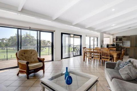 2 Cliff Road - Accommodation NT 0
