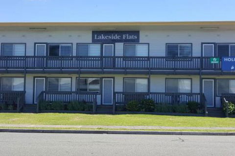 Lakeside Flats 1 - Accommodation NT 0