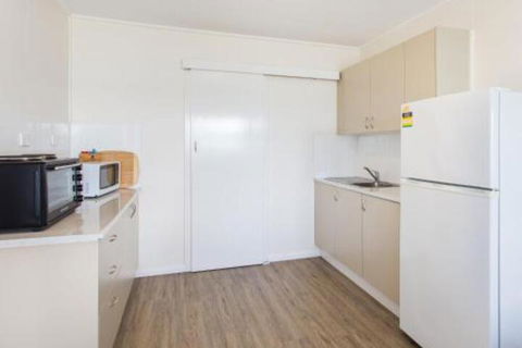 Lakeside Flats 6 - Accommodation NT 4