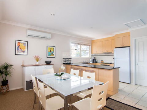 Tokelau Townhouse 1 - Accommodation NT 4