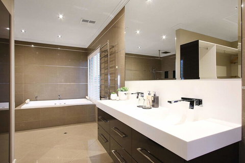 Lang Street Luxury Retreat Mulwala - Accommodation NT 5