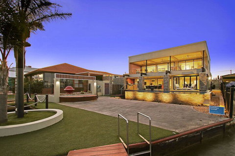 Lang Street Luxury Retreat Mulwala - Accommodation NT 2