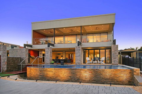 Lang Street Luxury Retreat Mulwala - Accommodation NT 1