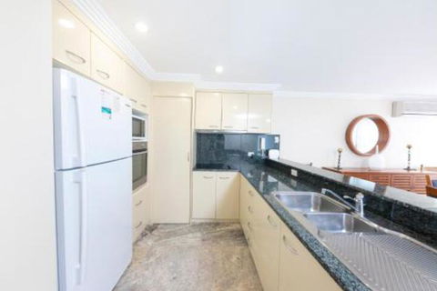 Whitesands Penthouse 1 - Accommodation NT 4