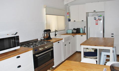 SHORE BEATS WORK INVERLOCH - Accommodation NT 1