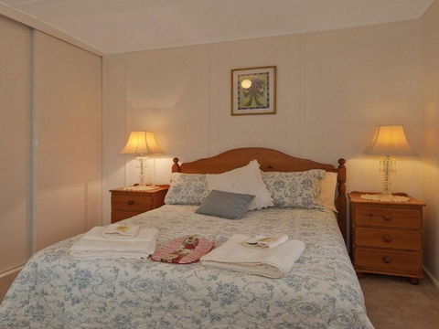 Hollyoak Cottage Delightful Ducks & Doileys! - NT Tourism 1