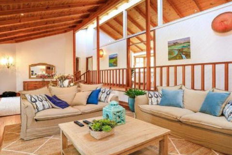 Treetops Elegant Inviting Designer Cedar Home - Accommodation NT 7