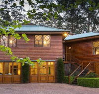 Treetops elegant inviting designer cedar home - NT Tourism