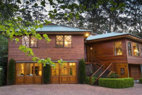 Treetops Elegant Inviting Designer Cedar Home - Accommodation NT 0