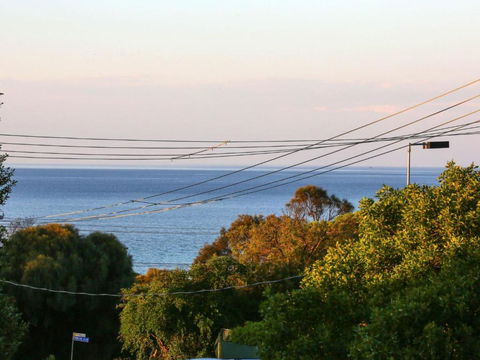 DROMANA BEACH SHACK... - Accommodation NT 2